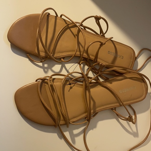 Tan tie up leg sandals express NWT SIZE 10 - Picture 2 of 3
